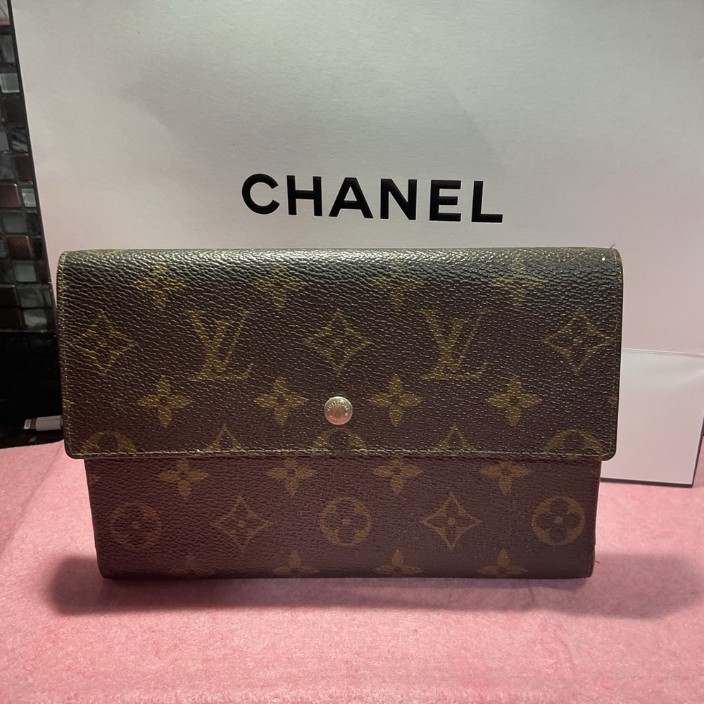 Louis Vuitton Brown and Tan Monogram Clutch